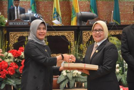Melalui Rpat Paripurna, DPRD Riau Terima LHP BPK RI Tahun Anggaran 2017